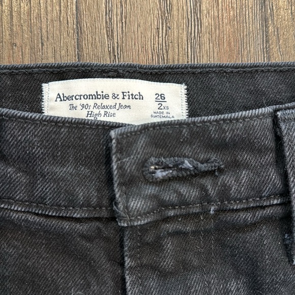 Abercrombie & Fitch 90s relaxed high rise jeans black.  26 Xshort - Picture 2 of 3